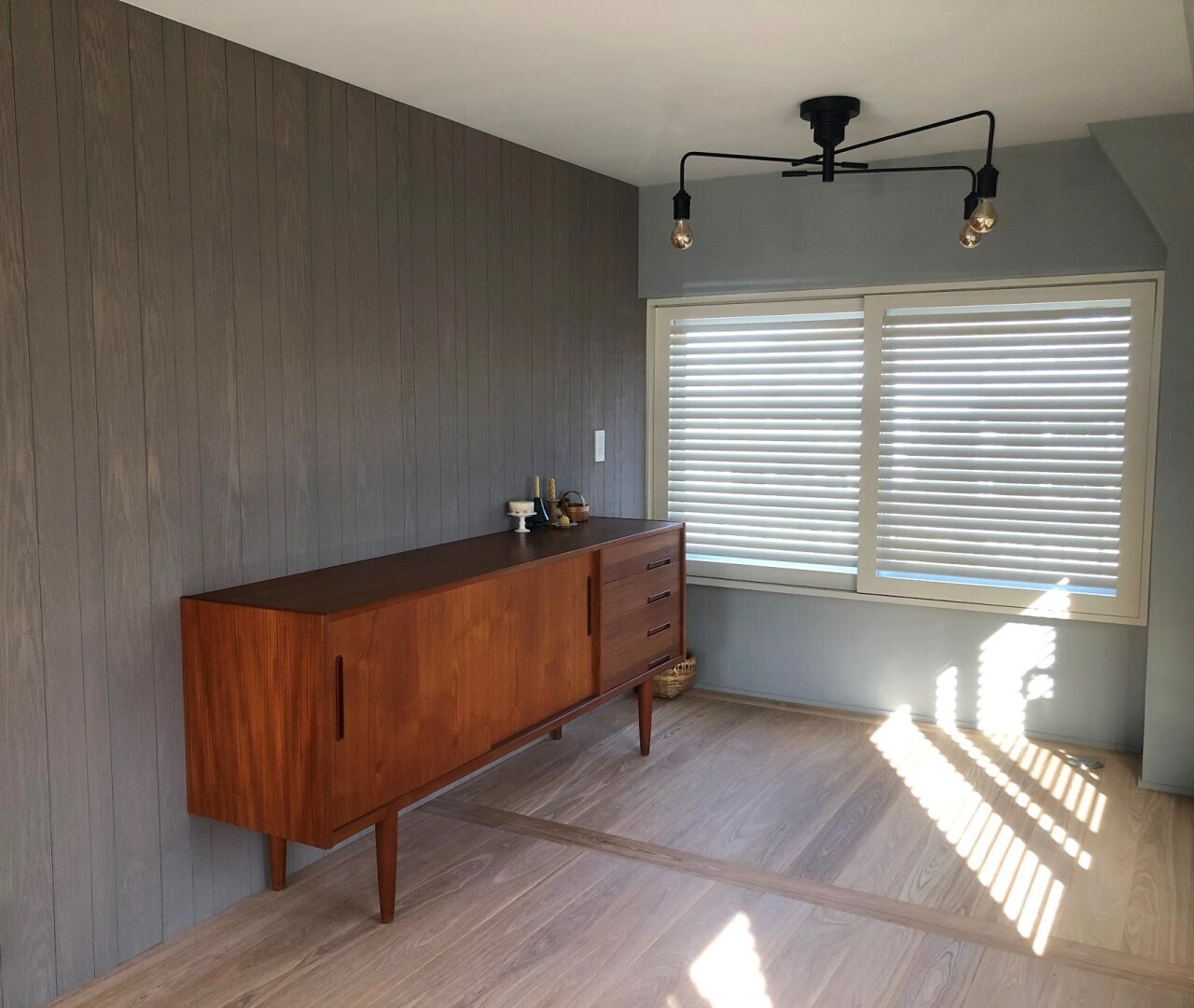 Side Board / Niels Jonsson